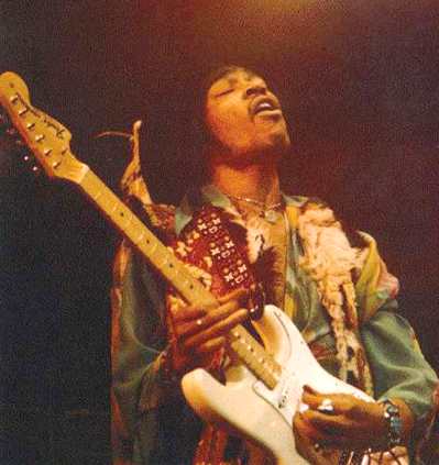 jimi_hendrix_on_stage_fender_stratocaster